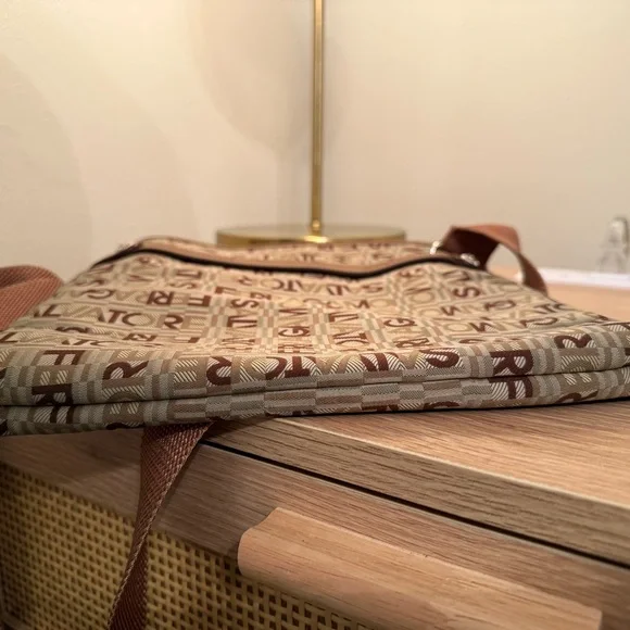 🤎EUC🤎 Salvatore Ferragamo Tan and Brown Logo Messenger Bag